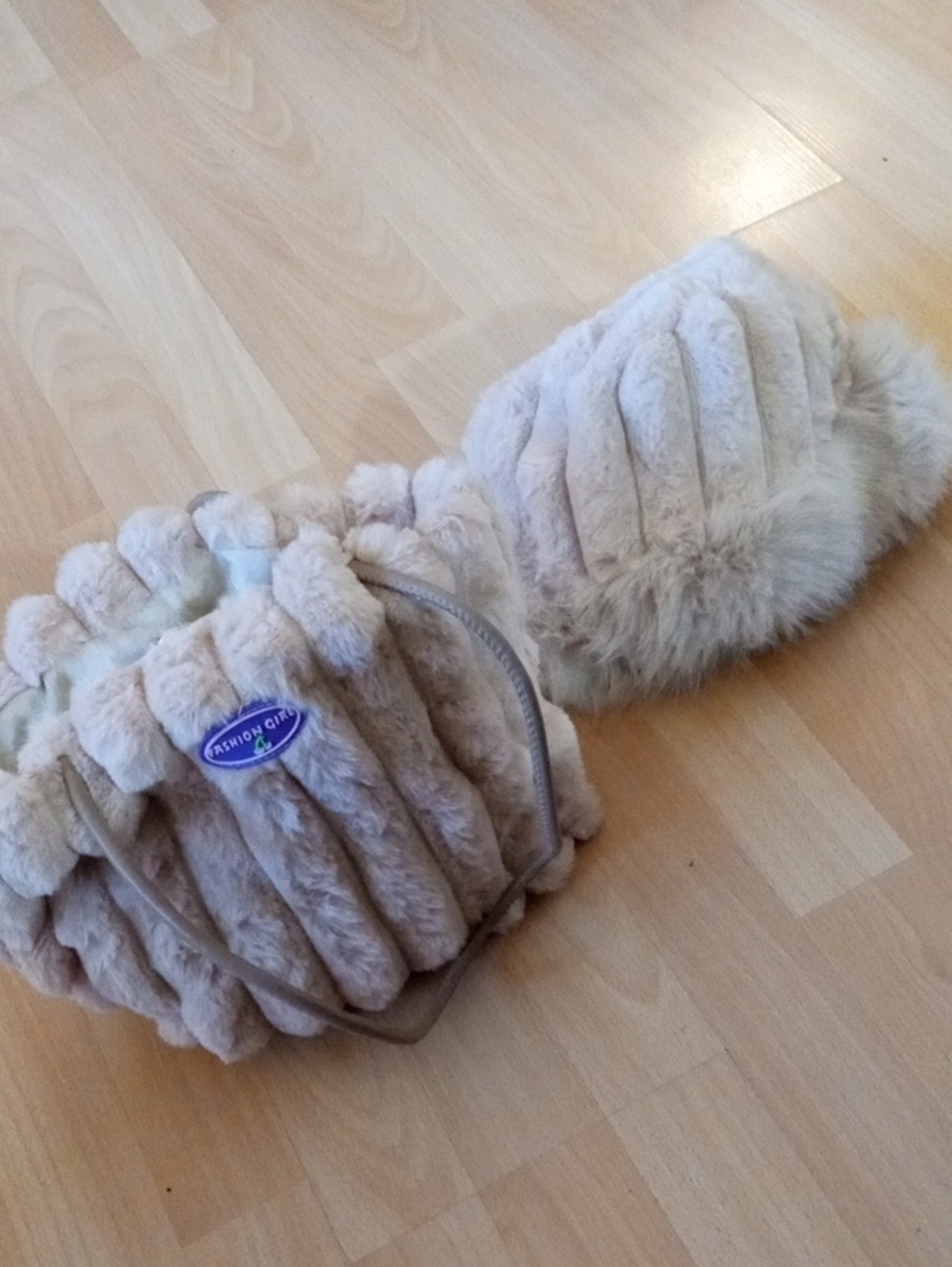 Plush Faux-Fur Beige HAT & Crossbody Bag